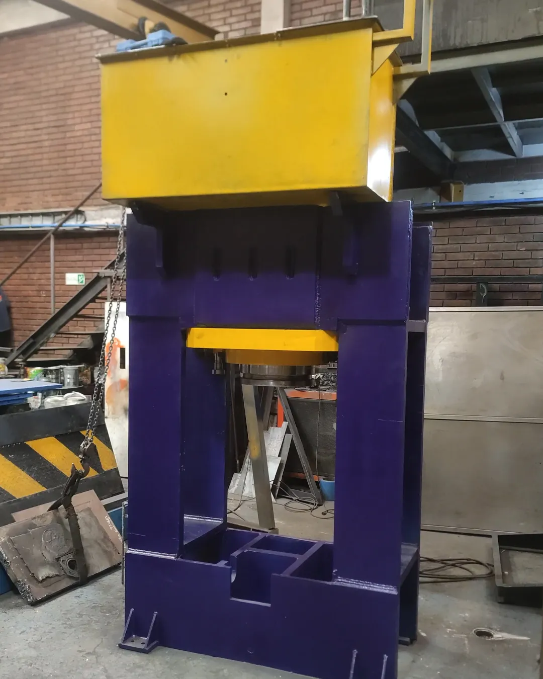 Prensa para compactar viruta de hierro