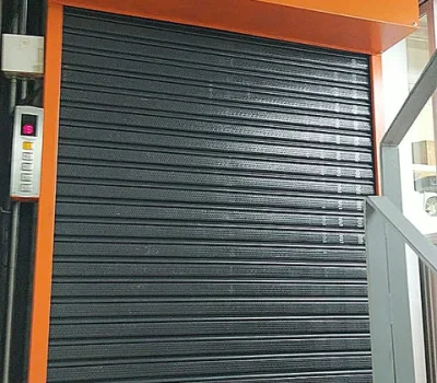 Elevador de carga puerta automática